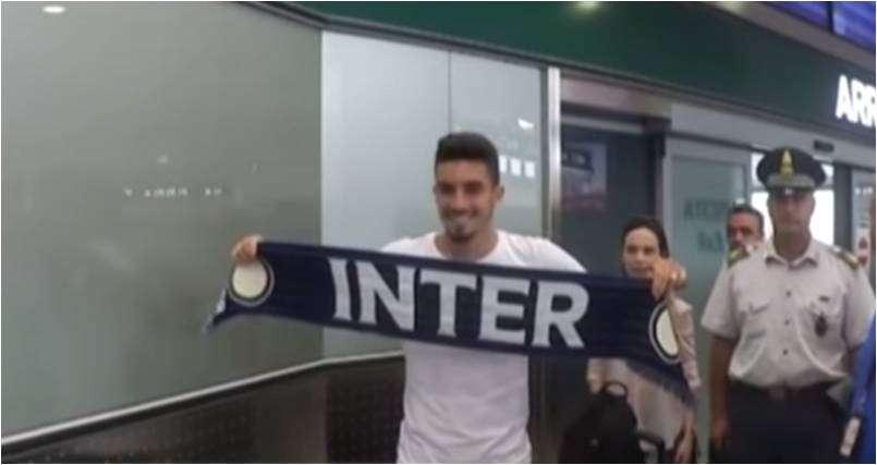 Alex Telles è arrivato a Milano: "Prontissimo per il derby. Inter da titolo"