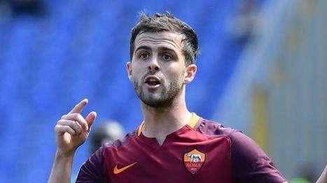 Pjanic è a Torino: domani le visite mediche con la Juve