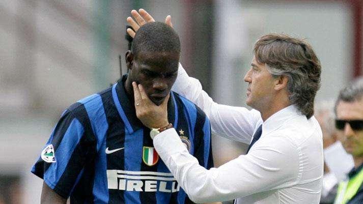 Balotelli si offre all'Inter: società e tifosi divisi. Intanto lui manda segnali