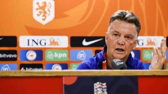 De Vrij in difficoltà all'Inter, Van Gaal litiga con un giornalista e lo difende: "Ecco perché l'ho convocato"