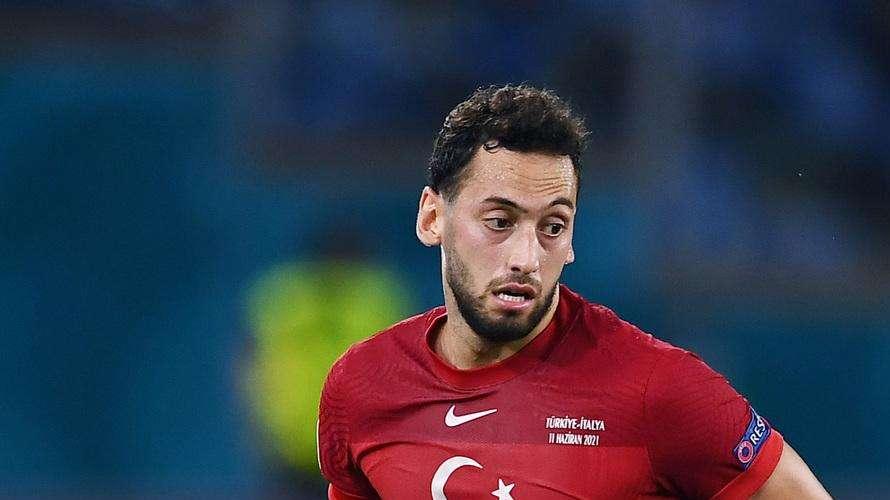 La Turchia vince 2-1 contro la Scozia: 68 minuti di gioco con un assist per Calhanoglu