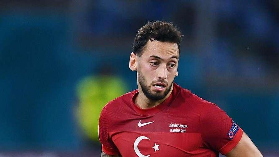Turchia, Calhanoglu: "Mondiale, fa male al cuore non esserci. L'obiettivo è Euro 2024"