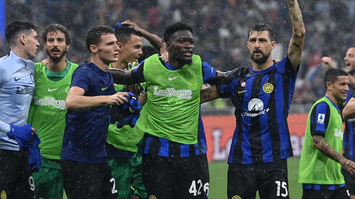 VIDEO - L'Inter vince ancora il derby, col Milan finisce 5-1 con Mkhitaryan mattatore: gli highlights