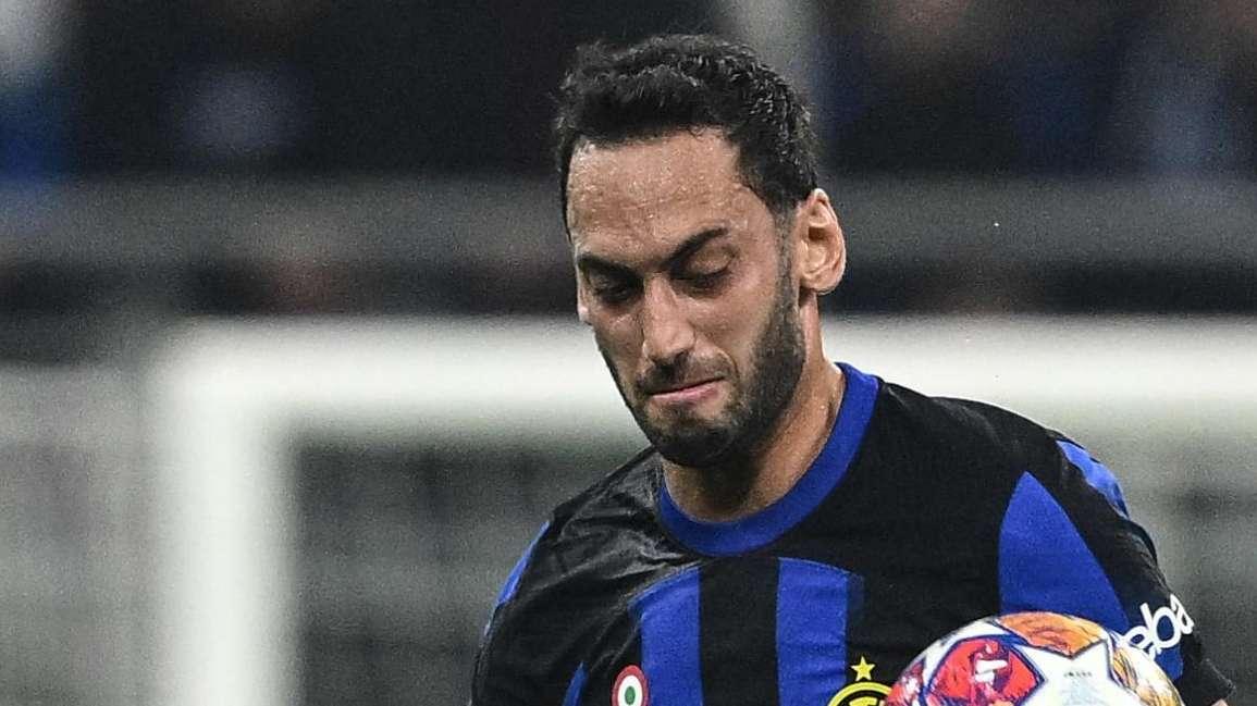 Sky - Calhanoglu parte con la squadra, ma non è al meglio: Asllani al posto del turco dal 1'