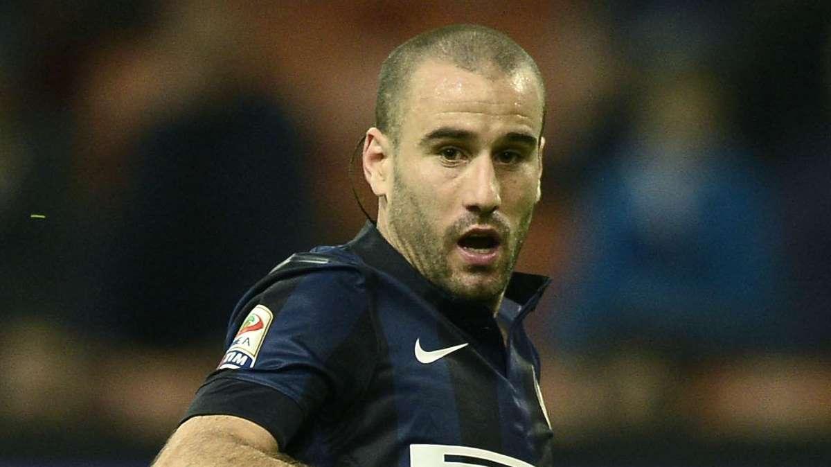 Palacio 'vede' Alvarez. Cambiasso al fotofinish su Guarin