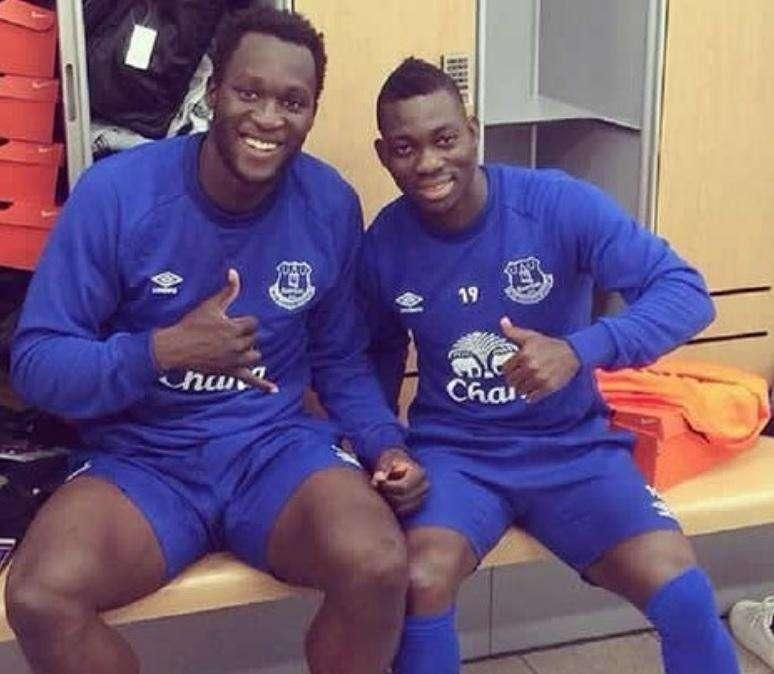 Lukaku ricorda Atsu: "Dura da accettare. Ti amerò per sempre"