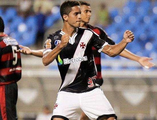 Romulo durante un match contro il Flamengo
