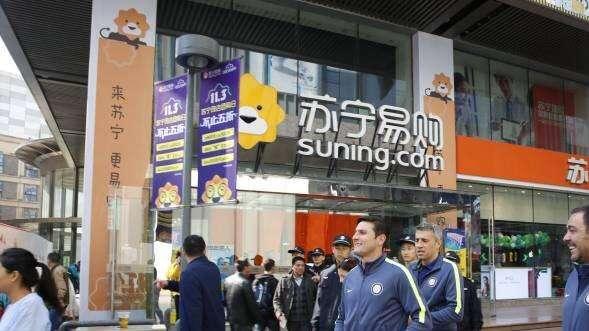 In Cina - Dopo la vittoria di Inter Forever, Zanetti, Crespo e Recoba in vista ai negozi Suning di Nanchino