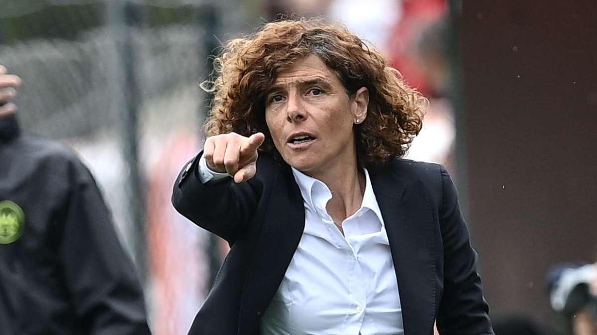 FOTO - Inter Women, Magull MVP AIC di gennaio: l'ex Bayern in posa col premio