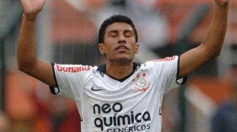 Paulinho, mediano del Corinthians