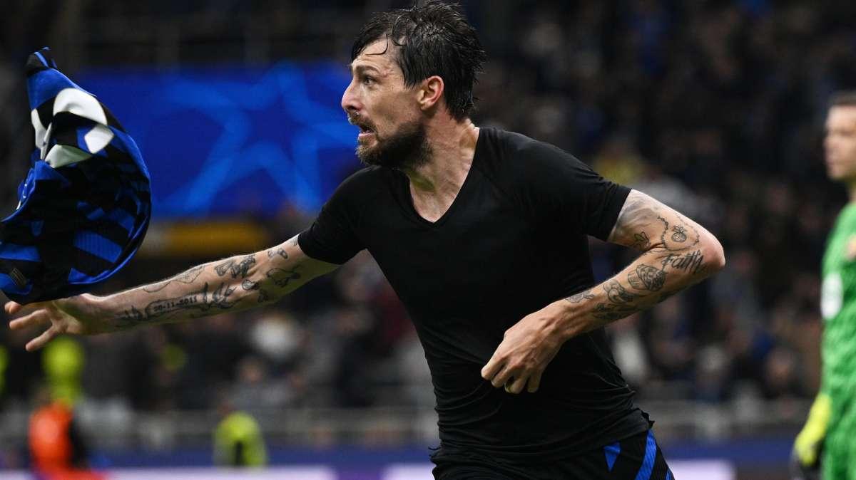 Di Francesco si complimenta con il fedelissimo Acerbi: "Trascinatore dell'Inter in una partita epica". Poi racconta un aneddoto