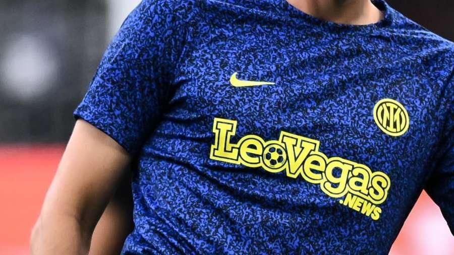 Allo stadio con LeoVegas.news: il logo del partner dell'Inter sul tram 16 per San Siro