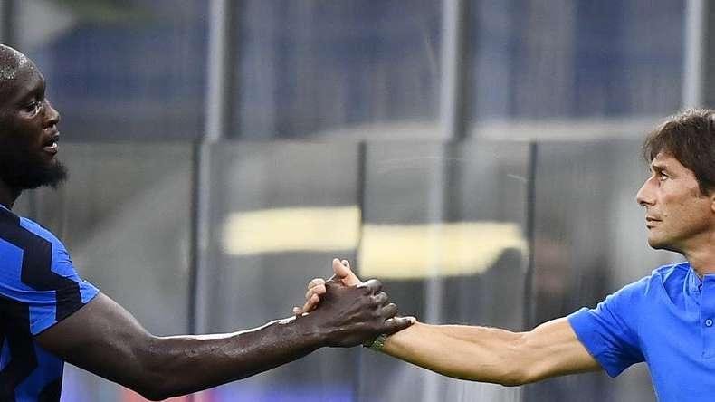 L'Inter supera la Fiorentina, da Antonio Conte un applauso anche via social ai suoi ragazzi
