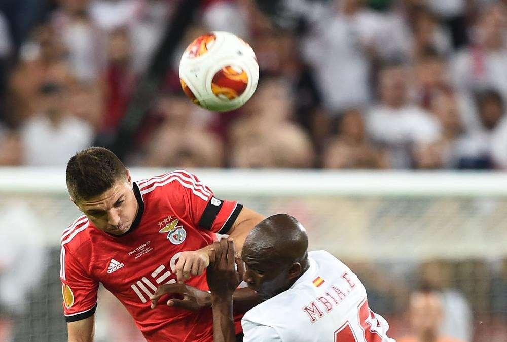 C'è un motivo per puntare su Siqueira. Ma il Benfica...