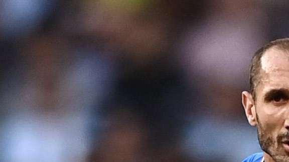 Chiellini non ha dubbi: "Bastoni uno dei centrali più forti al mondo"