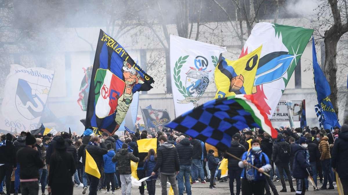 Bassetti: "Per evitare assembramenti si può pensare a riaprire stadi in sicurezza"