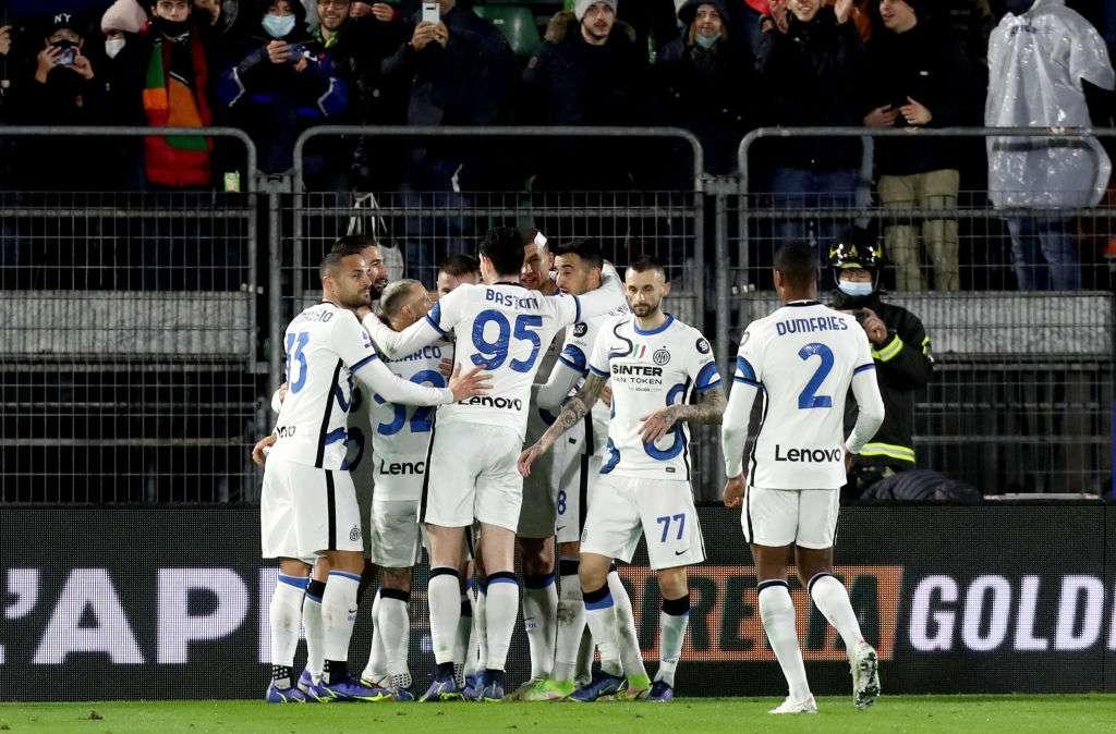 Bastoni e Lautaro in coro: "Altri tre punti direzione Milano"