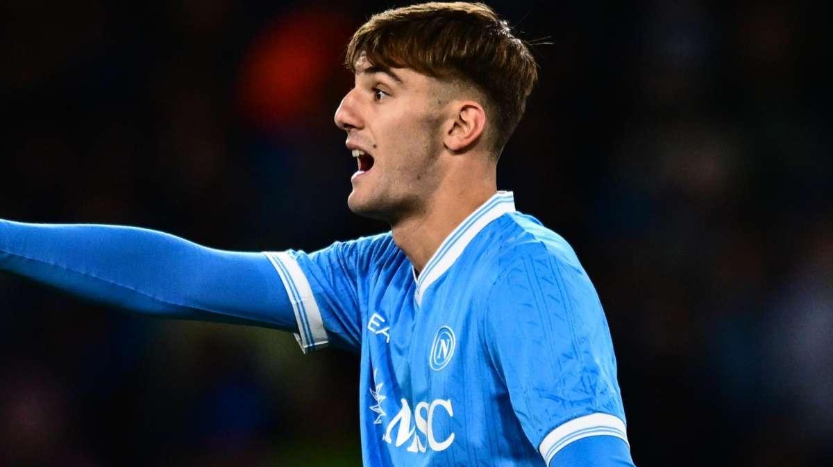 Sky - Lucca lascia il Napoli dopo solo sei mesi: l'attaccante va al Nottingham Forest, cifre e formula dell'affare