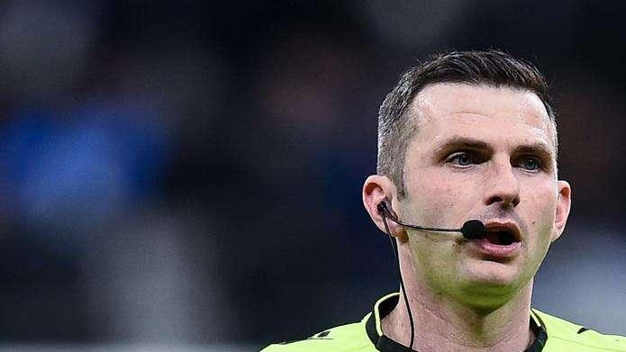 Pare che l'arbitro Oliver ora se la cavi con la differenziata 