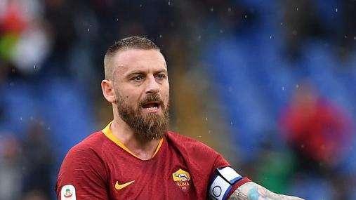 Roma, probabile stop di 20 giorni per De Rossi: salta l'Inter