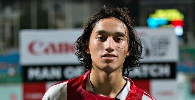 Ezra Walian, la punta del futuro di origini indonesiane