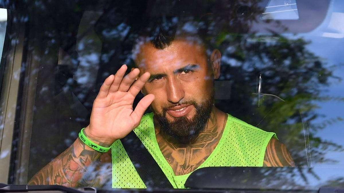 Trofeo Gamper, Koeman non convoca Vidal: il cileno resta fuori in attesa dell'Inter