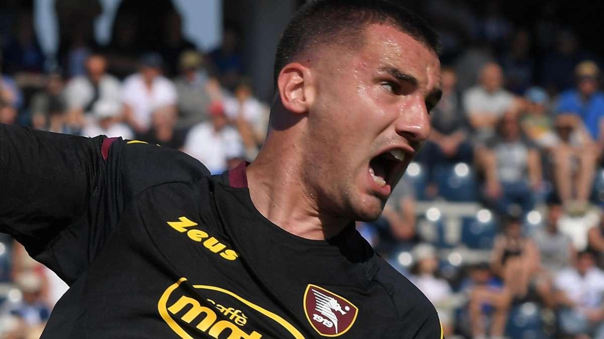 Salernitana, non solo Pinamonti: per l'attacco si punta alla conferma dell'ex Bonazzoli