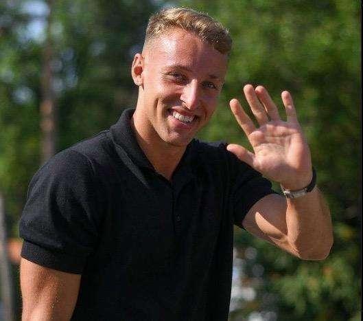 Un sorridente Frattesi abbraccia Appiano per la prima volta: "First day"
