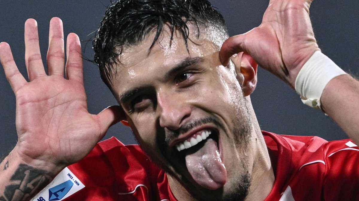 Serie A, la sforbiciata da album Panini di Mota è il gol del mese di marzo 