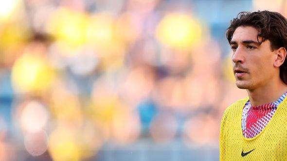 Barcellona, si ferma Bellerin: infortunio al soleo del polpaccio sinistro, salterà l'Inter