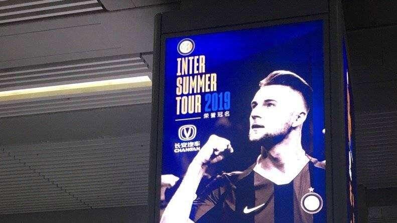 Arriva l'Inter, Nanchino è già tutta a tinte nerazzurre