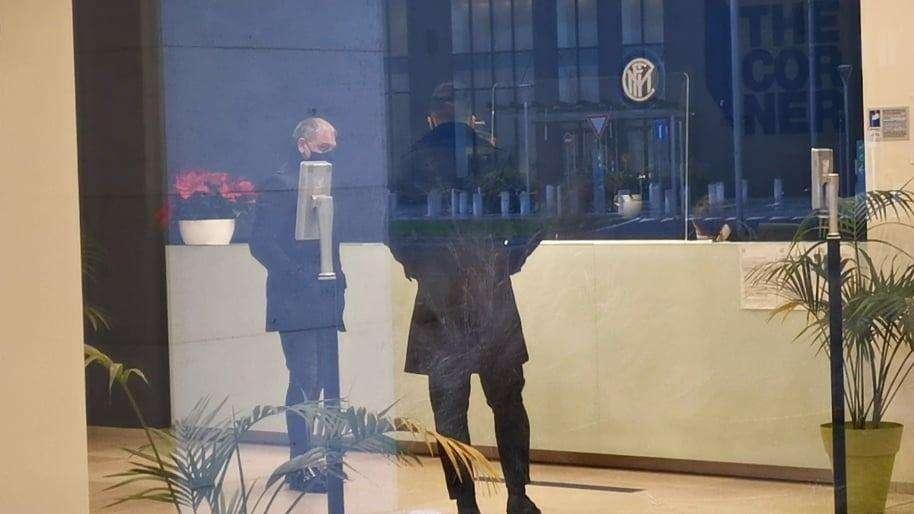 VIDEO - Lautaro, qualcosa si muove: gli agenti del Toro nella sede dell'Inter
