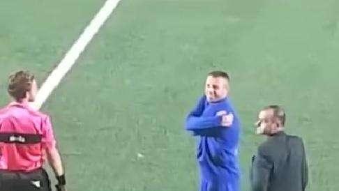 VIDEO - Cassano torna in campo, il figlio lo incita e lui distribuisce assist al bacio