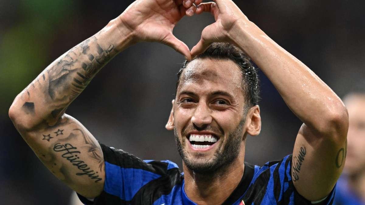 Pallone d'Oro, Calhanoglu e Lautaro nella lista dei 30 candidati al premio: tutti i nomi