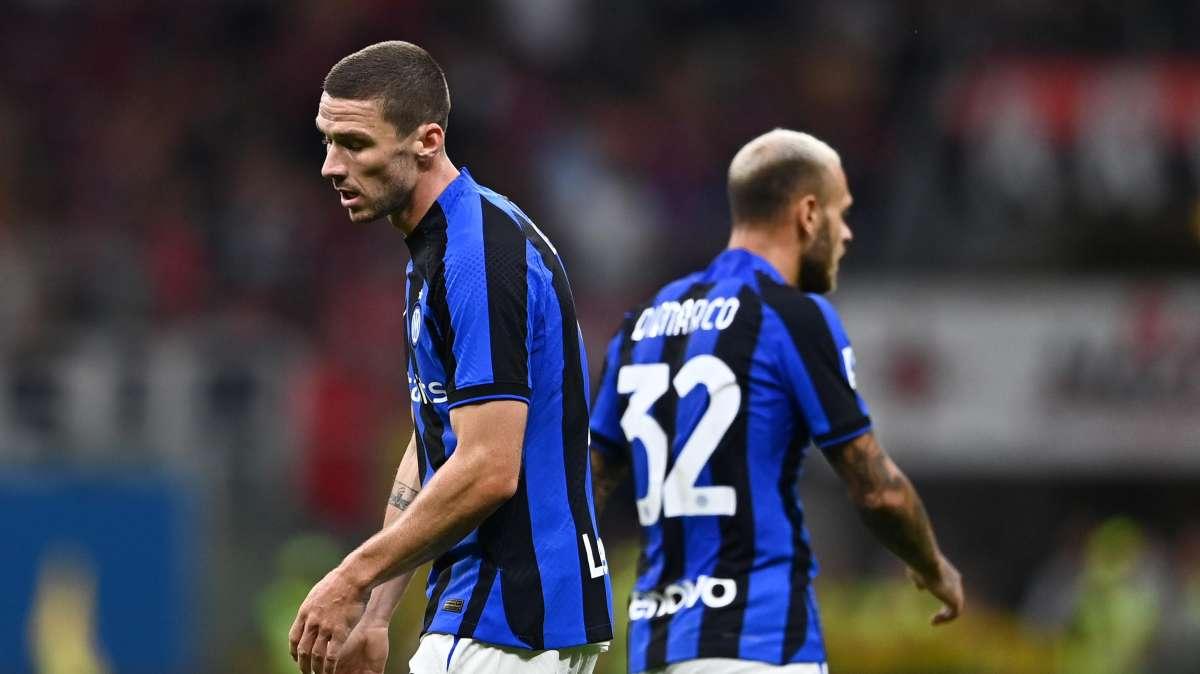 Sky - Barcellona-Inter, Inzaghi non rinuncia alle due punte. Sorpresa Gosens, Onana in porta