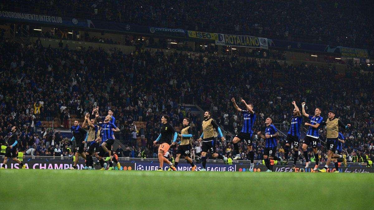 Brozovic celebra la vittoria dei compagni e augura ai nerazzurri una "buonanotte" speciale