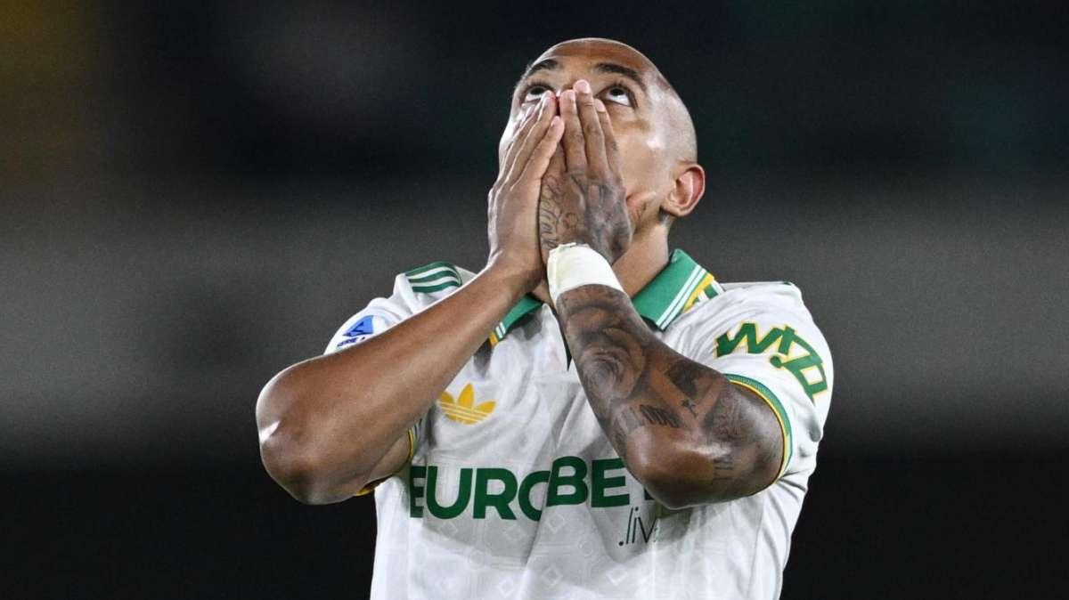 Quattordici gol in meno di venti presenze: Malen raggiunge due ex interisti