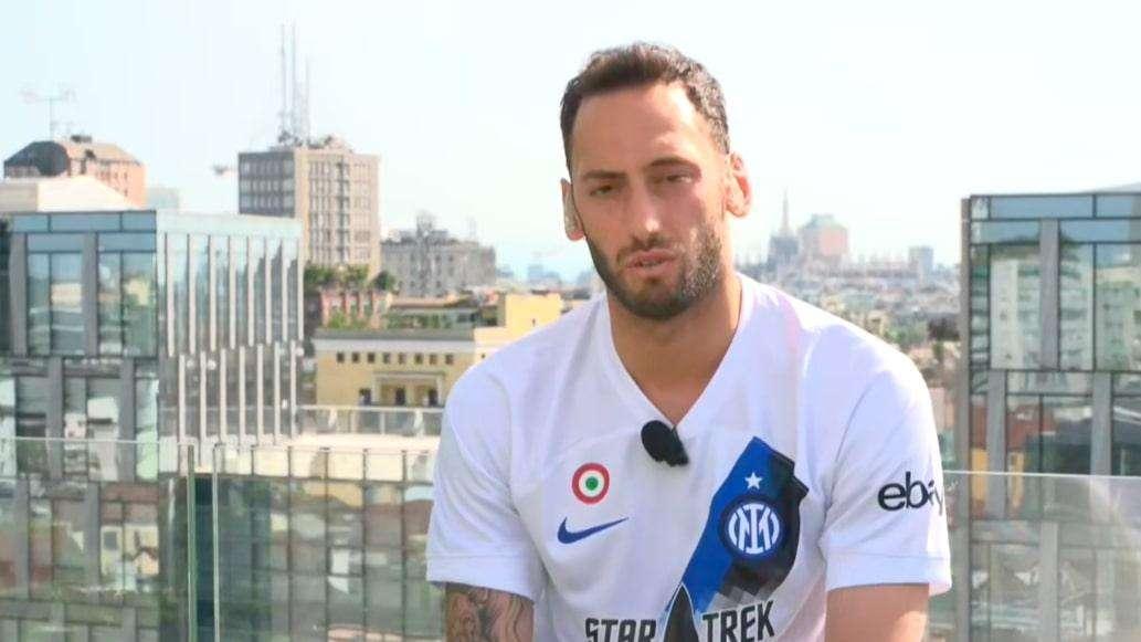 Calhanoglu: "Scudetto con il Milan? Sarebbe pazzesco. Ricordo i loro festeggiamenti, ma io spero che..."