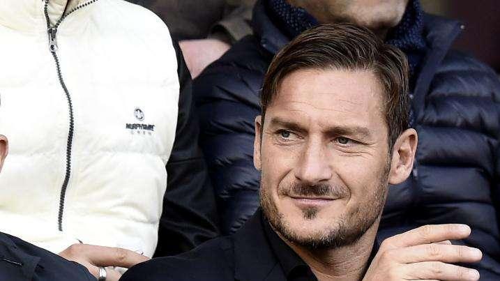 Totti: "Derby? Spero vinca l'Inter perché è più forte del Milan. Per la Champions sarà corsa a tre"