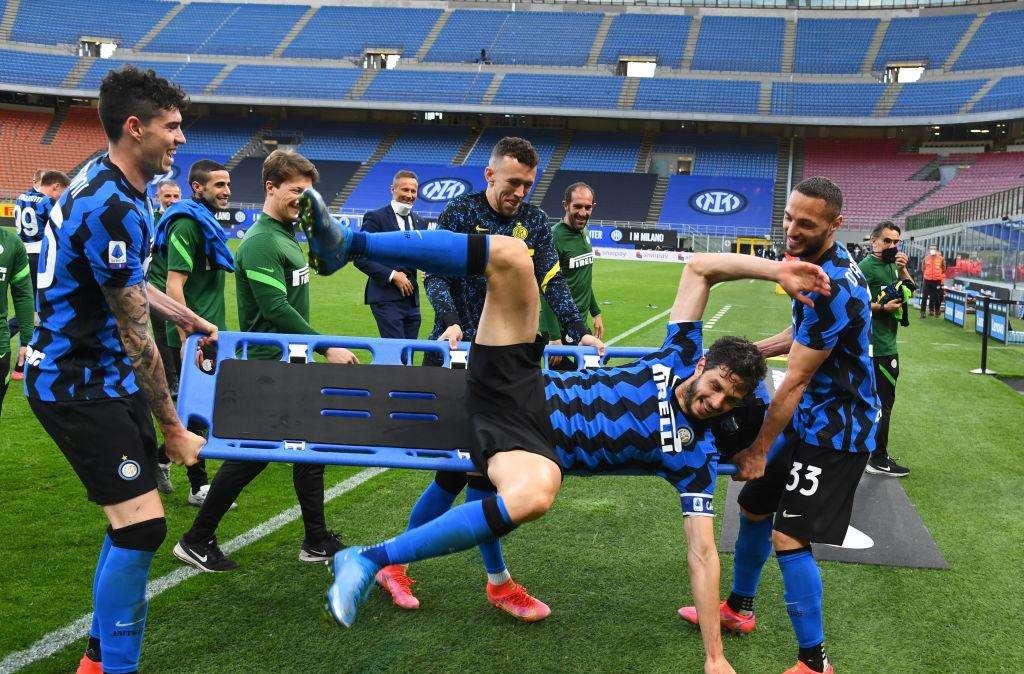 Bastoni, l'esultanza social: "+3". E poi nelle storie tagga il bomber Pinamonti e Ranocchia