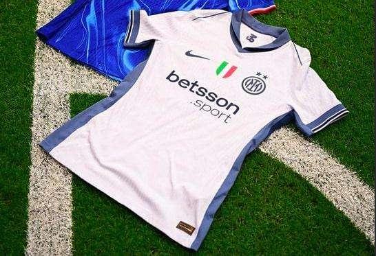 Inter, esordio per la maglia Away. Il club: "Pronta a risplendere a Stamford Bridge"