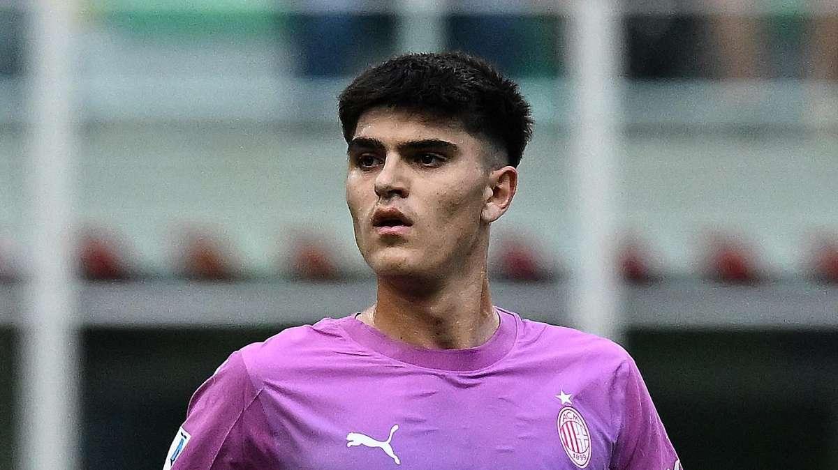 Milan, Bartesaghi: "Molti dicono che somiglio a Bastoni, ma il mio riferimento è Theo"