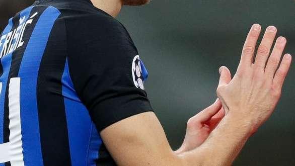 Feyenoord-Inter, la moviola - Eskås oculato e non forza i cartellini. Ma commette l'errore del rigore di Thuram, lo salva il VAR