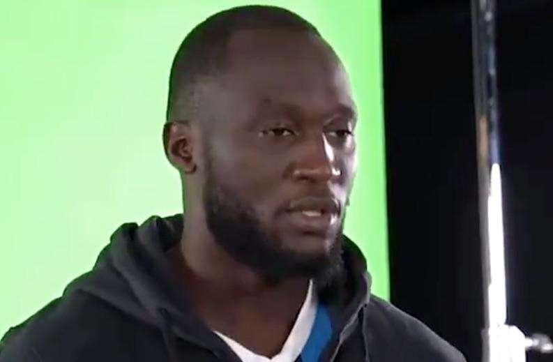 'For real nerazzurri', Lukaku inciampa sull'italiano e se la ride