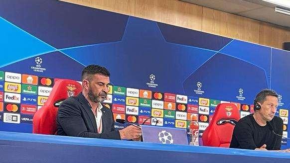 Benfica, Schmidt in conferenza: "Arbitraggio orribile, il rigore per l'Inter e il rosso per noi non c'erano"