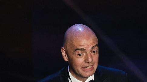 Infantino: "Floyd? Le dimostrazioni in Bundesliga meriterebbero un applauso, non una punizione"