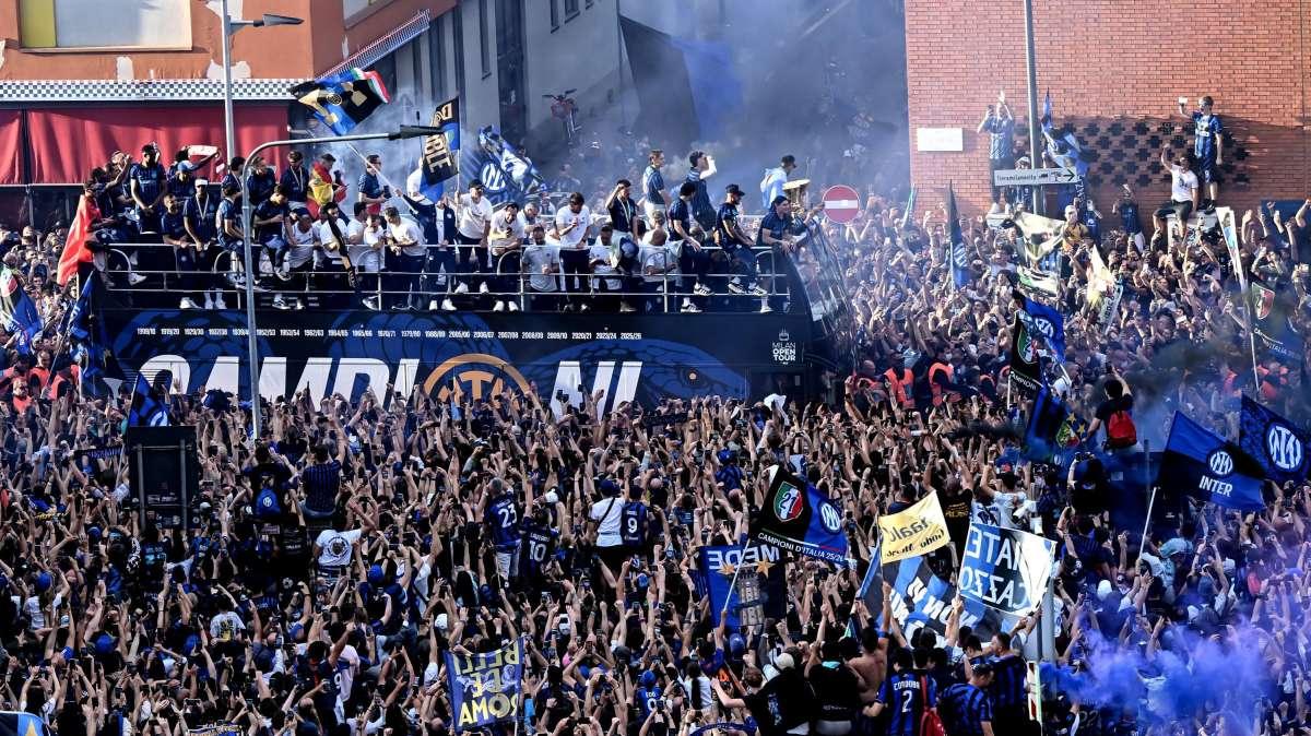 La sfilata, i trofei in Piazza Duomo, i cori: rivivi tutta la serata del trionfo nerazzurro