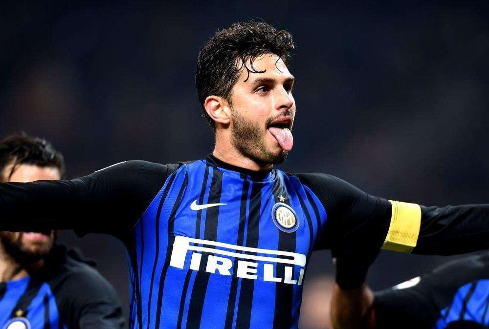 Ranocchia festeggia il risultato di Crotone omaggiando Zenga