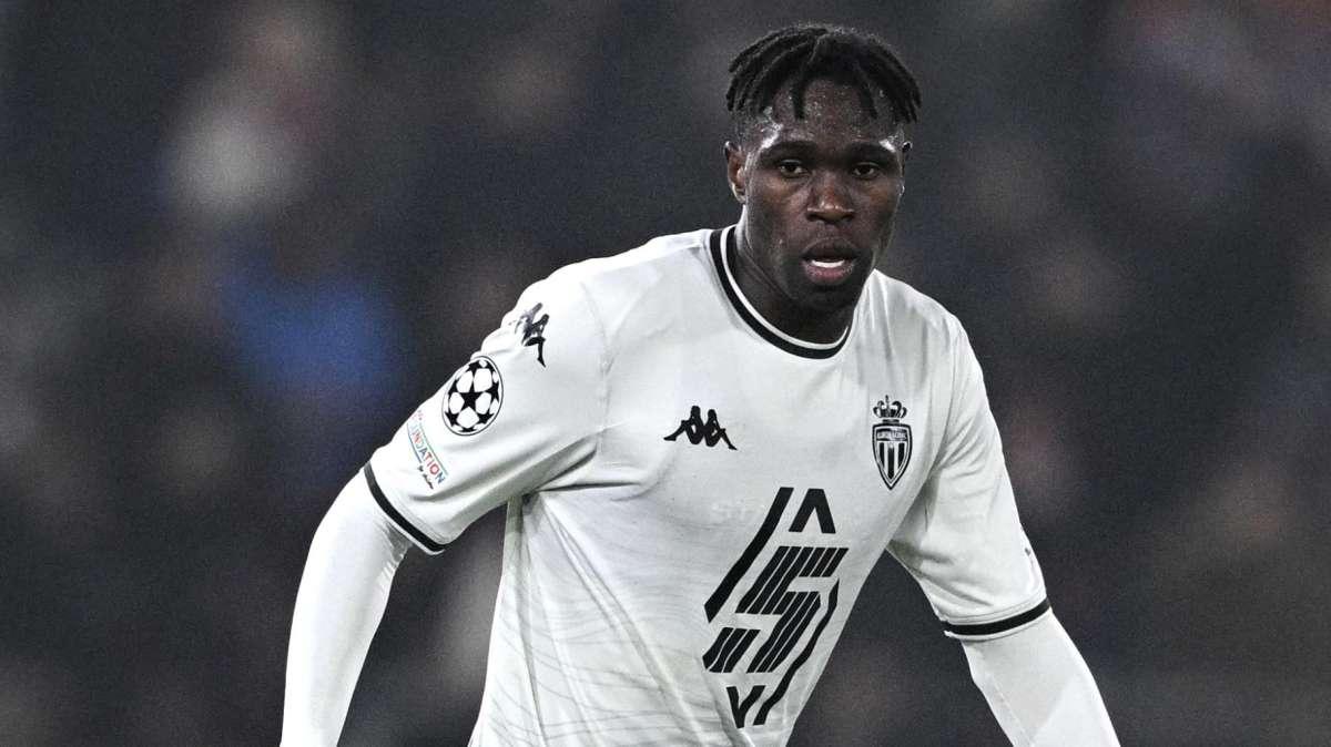 Insulti razzisti a Singo dopo il fallo shock su Donnarumma, il Monaco difende l'ex Torino