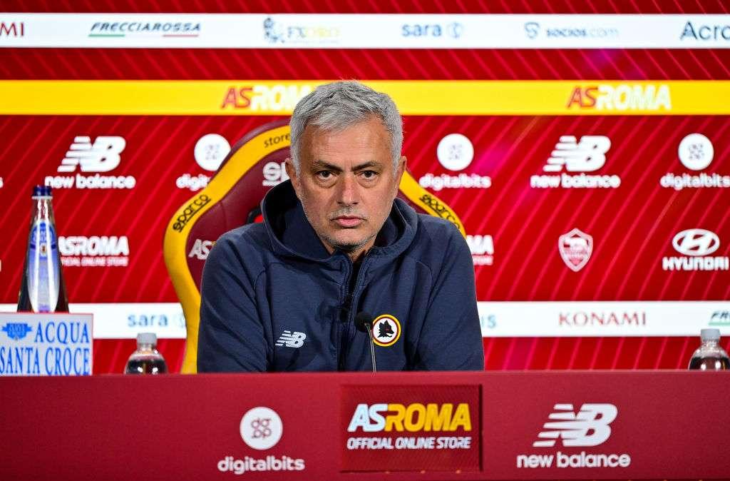Mourinho: "Mi fa strano che siano consentiti 5000 tifosi all'Olimpico e San Siro"